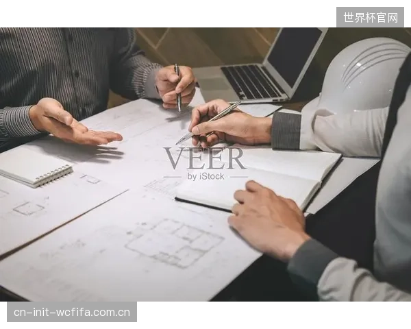 设计院的理想曲线与材料商的现实数据：PC板材的老化测试性能如何真正对齐建筑师复杂多变的采光设计？
